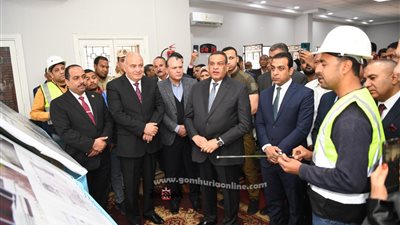 اللواء هشام أمنة يتفقد مشروعات حياة كريمة في قنا