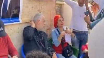 أشرف زكى ولقاء وعاكف يصلون مقر انتخابات الممثلين بالجيزة
