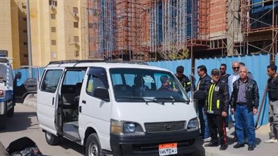 جهاز بدر يتحفظ على 12 توك توك والمرور تسحب 20 وتحرر 4 محاضر.. صور