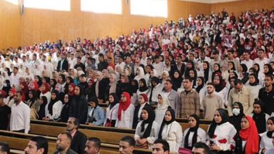يشهد فعاليات منتدي الشباب والحوار والمسئولية الاجتماعية بقنا