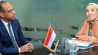 وزيرة البيئة تلتقى رئيس لجنة الطاقة و البيئة بمجلس الشيوخ