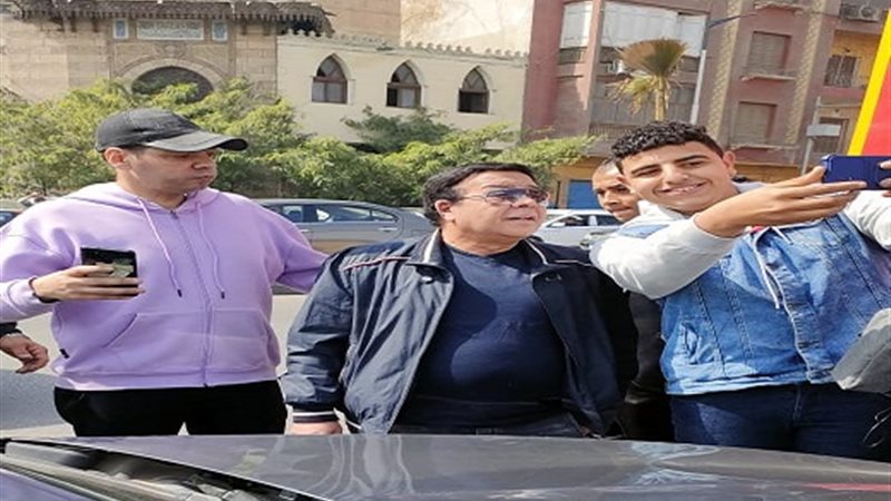 الفنان احمد ادم