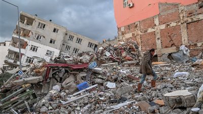 شراقي: زلزال تركيا يعادل 1000 قنبلة من هيروشيما و50 مليون طن ديناميت