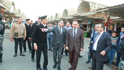 محافظ كفر الشيخ يتفقد المواقف ويقود حملة ازالة الاشغالات