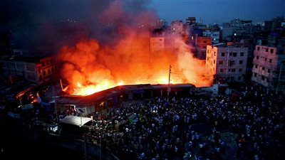 مصرع 15 شخصا وإصابة 100 جراء انفجار في العاصمة البنغالية