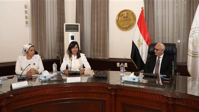 وزير التعليم يستقبل السفيرة نبيلة مكرم ووفد تنسيقية شباب الأحزاب