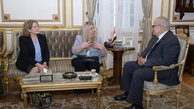 الخشت يستقبل وفد السفارة الامريكية لبحث التعاون الاكاديمى