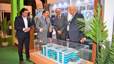 تفاصيل جولة نائب وزير الإسكان بمنتدى المرافق والمنشآت المصرية