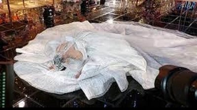 سجود الشكر بفستان مكشوف هل اجازه اهل العلم