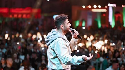 حماقى يتألق فى حدائق العاصمة الإدارية بأضخم حفل جماهيري ويشعل الحماس بـ 