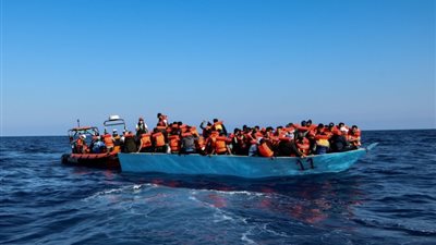 إنقاذ أكثر من 1300 مهاجر قبالة سواحل إيطاليا