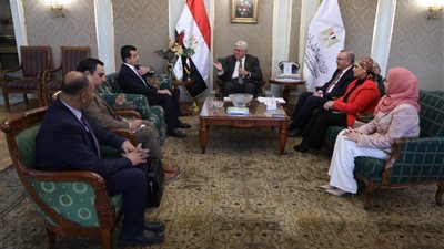 أيمن عاشور: تقديم كل وسائل الدعم اللازمة لأنشطة 
