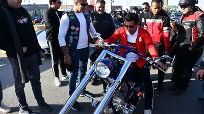 وزير الشباب يشهد بدء جولة بالسيارات الرياضية بمدينة الجلالة