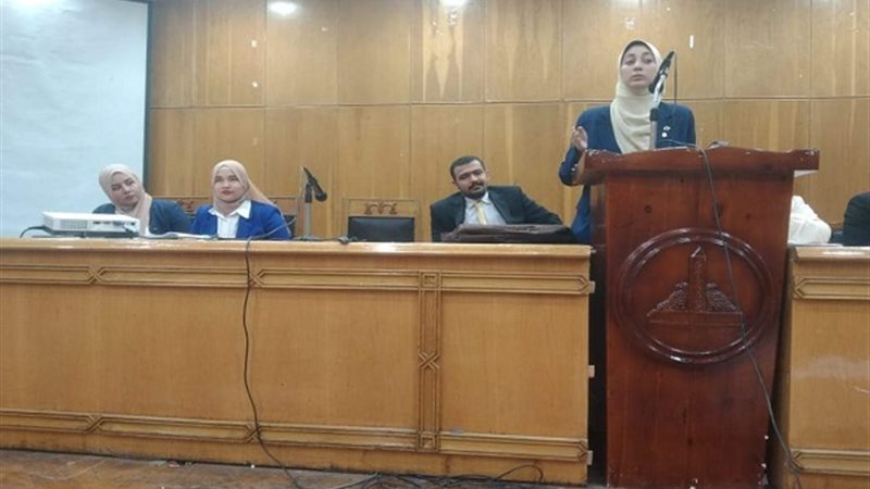 احدى الطالبات فى