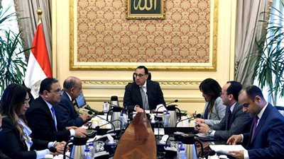 مدبولي يتابع مع وزير قطاع الأعمال أداء القابضة للصناعات المعدنية