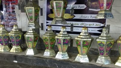 فوانيس رمضان غرقت فى مياه الأمطار .. فيديو