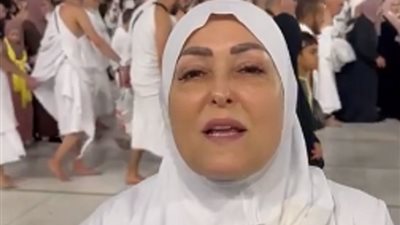 نهال عنبر تشارك جمهورها بفيديو من امام الكعبة.. شاهد