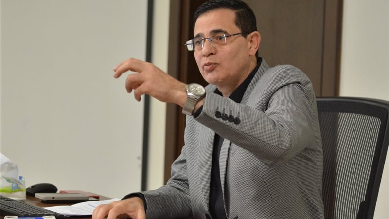الكاتب الصحفي عبد