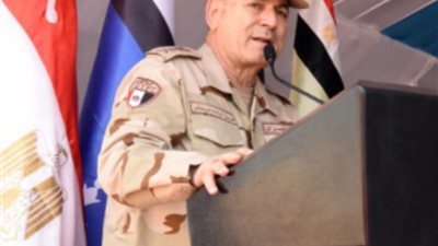 رئيس الأركان يشهد بياناً عملياً لأنسب أسلوب لأعمال التطهير الكيميائى لإحدى وحدات الدفاع الجوى