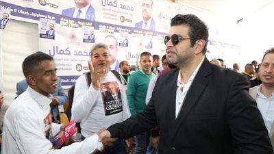 الطاهري مع شباب الصحفيين للمشاركة فى انتخابات النقابة
