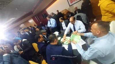 بدء عملية فرز الأصوات على منصب نقيب الصحفيين .. صور