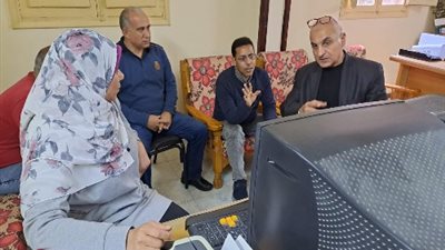 القوى العاملة تتفقد مكاتب العمل ومواقع الانتاج بالبحر الأحمر