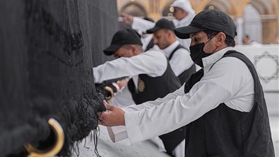 الكعبة تستعد لاستقبال شهر رمضان