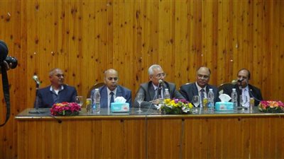 حفل تكريم مدير إدارة بجامعة المنيا لبلوغه السن القانوني
