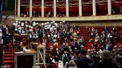 تبني قانون التقاعد في فرنسا.. والحكومة تنجو من حجب الثقة