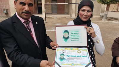 مدير تعليم الخانكة يتابع مدارس فصول العزب