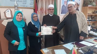 رئيس المنظمة العالمية لخريجي الأزهر بالمنيا.. يكرم الأمهات المثال
