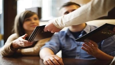 دراسة أميركية: الإكرامية واجب صعب في زمن الأزمات الاقتصادية
