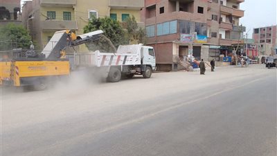 محافظ أسيوط: رفع 645 طن مخلفات وتسوية وتمهيد الطرق