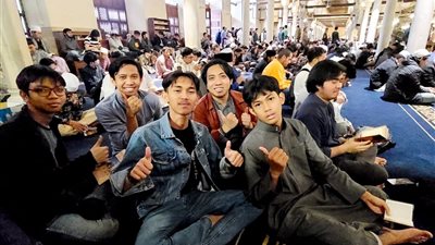 يتلون الكتاب ويقيمون الصلاة الطلاب الوافدون يعمُرون الجامع الأزهر