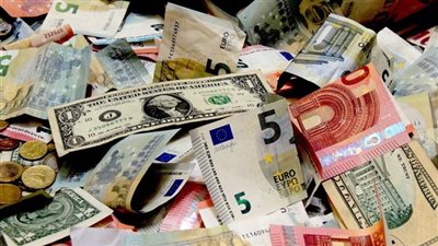 ما هي العوامل التي تؤثر في أسعار العملات؟