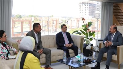 محافظ أسوان: التأكيد على المشاركة الجادة وإزالة أى معوقات