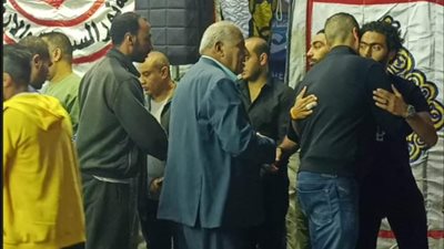 نجوم الرياضة يشاركون في عزاء والد حسين الشحات .. شاهد