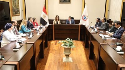 وزير الصحة يبحث مع غادة والي سبل التعاون بالموضوعات ذات الاهتمام المشترك