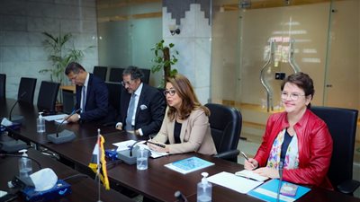 وزيرة البيئة تتسلم أول نسخة من الخطة العربية