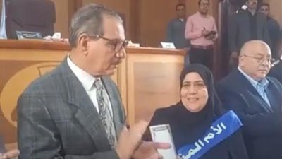 محافظ كفر الشيخ يكرم الأمهات المثاليات ويعلن عن رحلات عمرة لهن