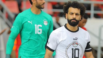 محمد صلاح يغازل جماهيره بصور من لقاء مصر ومالاوي - شاهد