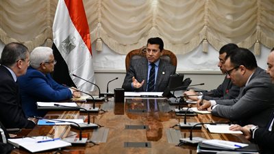 وزيرالشباب يبحث التعاون مع رئيس هيئة التأمينات الإجتماعية