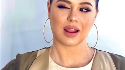 يسرا اللوزي تلفت الأنظار بإطلالة رقيقة من كواليس 