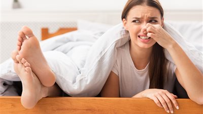 خطوات للتخلص من رائحة القدم الكريهة