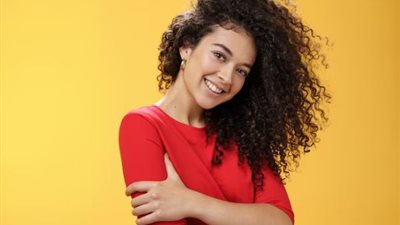 3 نصائح للعناية بالشعر المجعد