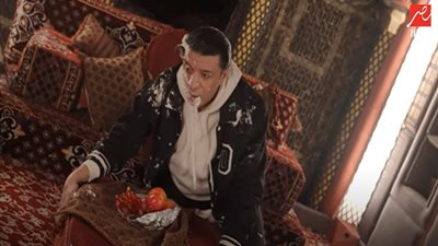 مصطفى كامل يصرخ بشكل هيستيري بسبب مقلب الغسالة.. فيديو
