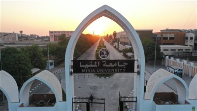 رئيس جامعة المنيا يهنئ الرئيس السيسي بذكري العاشر من رمضان