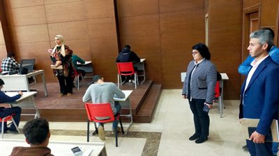 نائب رئيس جامعة المنوفية الأهلية تتفقد امتحانات الميدترم