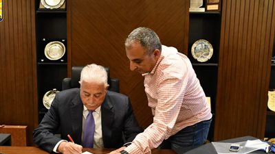 اول توقيع لمحافظ جنوب سيناء بمجلس مدينة شرم الشيخ الجديد