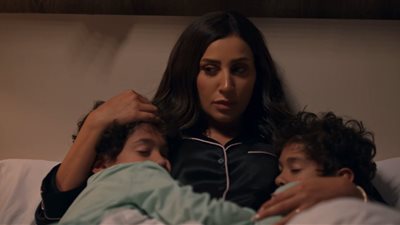 دينا الشربيني تخسر زوجها وأسرتها في كامل العدد